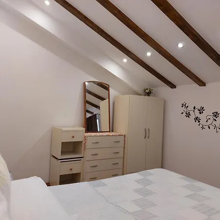 Apartment Lavender On Nincevica St- 1 Bedroom 5 Min To The Old Town Of
