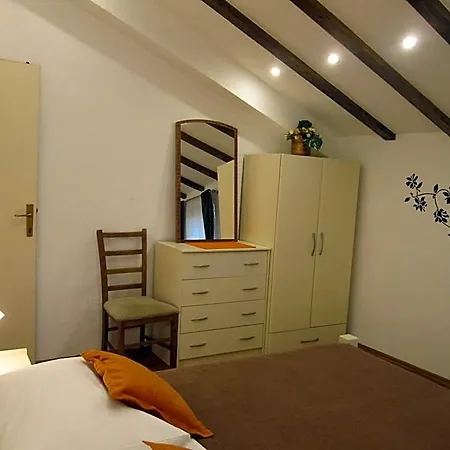 Quiet - 5 Min Walk To Old Town And Bacvice Apartment