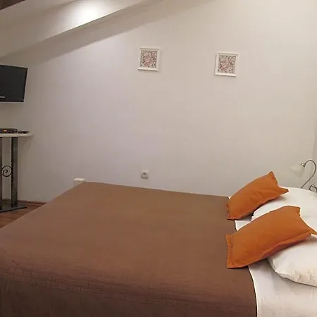 Апартаменти Quiet - 5 Min Walk To Old Town And Bacvice Спліт
